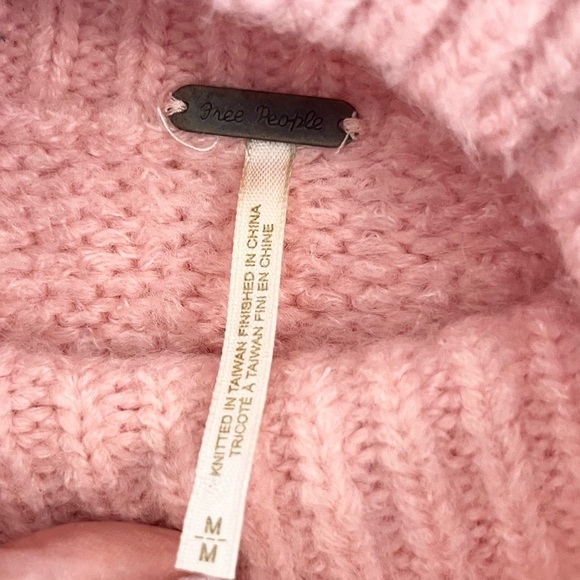 Free People Bradley Turtleneck Pullover Sweater Baby Pink Color Women’s Size M - Picture 9 of 12